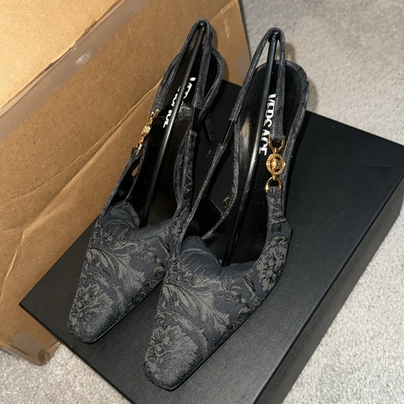 Versace Sling Back Heel! - Picture 2 of 4